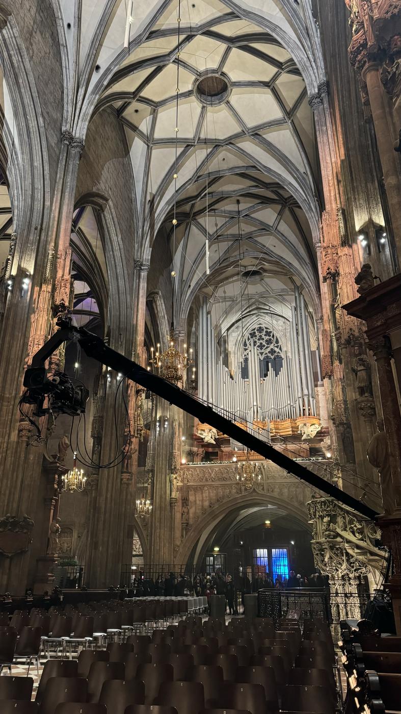 Kamerakran im Stephansdom Wien